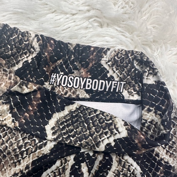 Women’s gym shorts - Picture 3 of 4